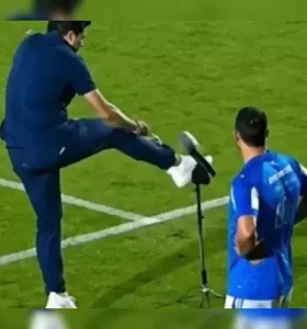 Abel Ferreira é suspenso por três jogos após chutar microfone e fica fora de clássico