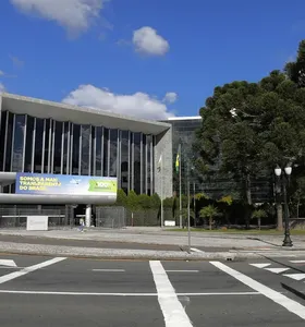 Alep retira projeto que aumenta custos de cartórios no Paraná