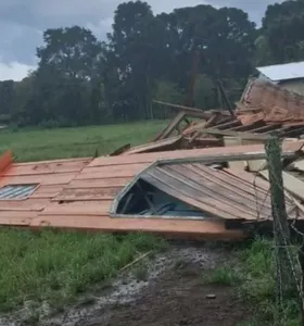 A comunidade pretende reconstruir a igreja nos próximos dias