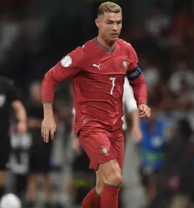 Cristiano Ronaldo é suspenso após sair da seleção portuguesa