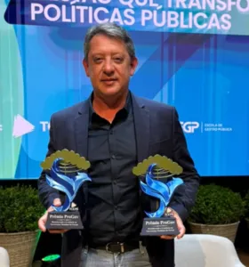 Sengés conquista dois prêmios em evento estadual de gestão pública