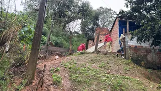 Veja fotos do local onde três pessoas ficaram soterradas em Ponta Grossa