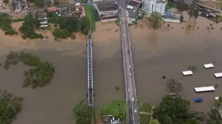Rio Iapó impressiona após mais de 200 mm de chuva em Castro; vídeo