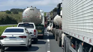 Motoristas enfrentam rotina de filas e acidentes em rodovias de PG e região