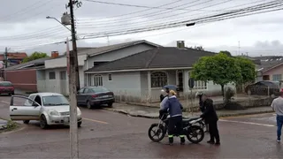 Moradores reclamam de cruzamento após colisão entre moto e carro em PG