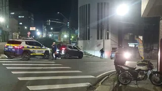 Motociclista é preso por embriaguez após colisão em Ponta Grossa