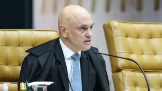 Moraes determina emissão de mandado de prisão contra Eduardo Bolsonaro