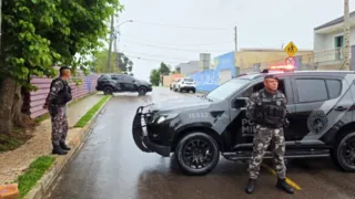 Homem que invadiu CMEI em Curitiba é morto e crianças são resgatadas