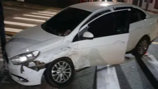 Mulher bate carro e acaba presa por embriaguez ao volante em PG