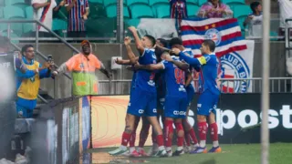 Em jogo de cinco gols, Bahia bate São Paulo e volta a vencer no Brasileirão