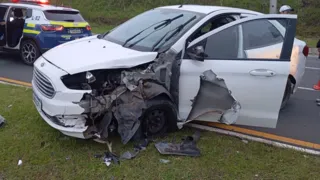 Motorista dorme ao volante, bate contra poste e é preso por embriaguez em PG