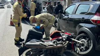 Motociclista de 80 anos fica ferido após acidente na Avenida Vicente Machado