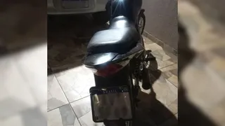 Motociclista tenta fugir da GCM mas é preso na garagem de casa em Ponta Grossa