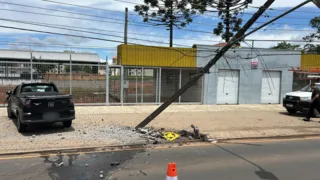 Motorista passa mal ao volante, bate em poste e bloqueia 'Carlos Cavalcanti' em PG