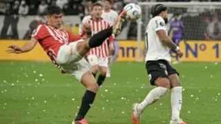 Com drama no fim, Corinthians é eliminado da Libertadores pelo Estudiantes