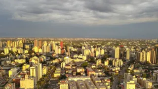 Chuva volta ao Paraná nesta sexta e deve persistir no fim de semana
