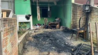 Motivado pelo ciúmes, homem ateia fogo aos arredores da residência