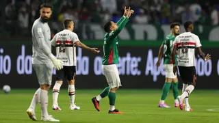 Palmeiras vence o São Paulo, dorme na liderança e seca o Flamengo