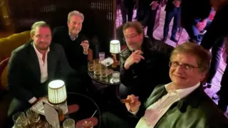 Foto tirada em Londres mostra Gonet com Vorcaro fumando charuto