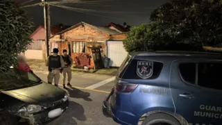 Homem deixa a cadeia pela manhã e, à noite, é assassinado a tiros dentro de casa