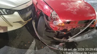 Colisão entre 3 carros deixa ferido no Centro de PG
