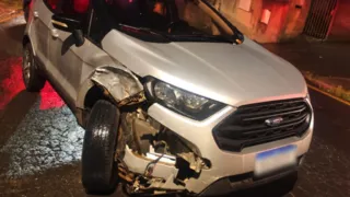 Motorista é detido após bater em carros estacionados em Ponta Grossa