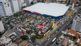 Gigante dos supermercados fecha 28 lojas e demite 6 mil funcionários