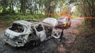 Veículo de morador do Cará-Cará é encontrado queimado na 'Estrada Antiga' de PG a Castro