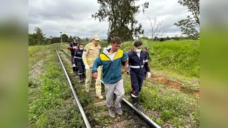 Homem é encontrado com suspeita de embriaguez em linha férrea em Ponta Grossa