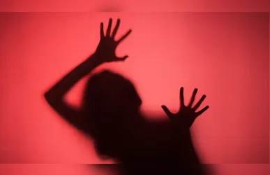 Após as agressões, o homem levou a mulher até uma residência