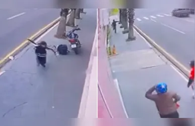 Imagens mostram o momento em que o entregador deixa a bolsa de entregas no chão da calçada