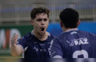 Atletas da ACGF/Ponta Grossa comemorado um gol