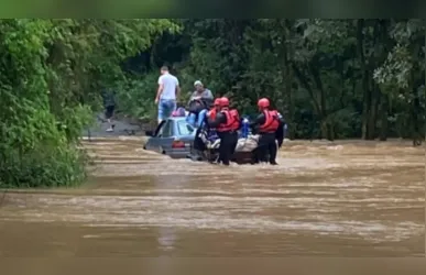 O grupo foi resgatado pelo Corpo de Bombeiros
