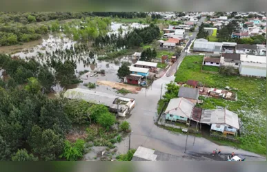 Rio Iguaçu alcançou 6,17 metros na manhã deste domingo