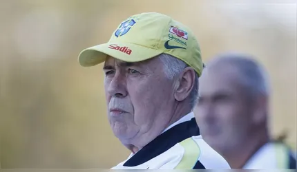 Carlo Ancelotti em treino da Seleção Brasileira