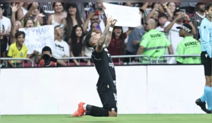 Philippe Coutinho comemorando seu primeiro gol com a camisa do Santos