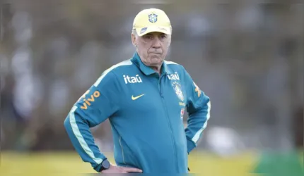 Carlo Ancelotti durante treinamento da Seleção Brasileira na Austrália