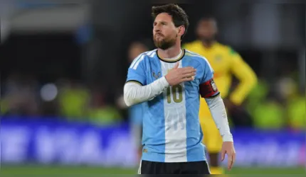 Messi comemora gol em sua partida de despedida pela seleção argentina