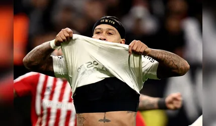 Memphis Depay perde pênalti para Corinthians contra Estudiantes na Libertadores
