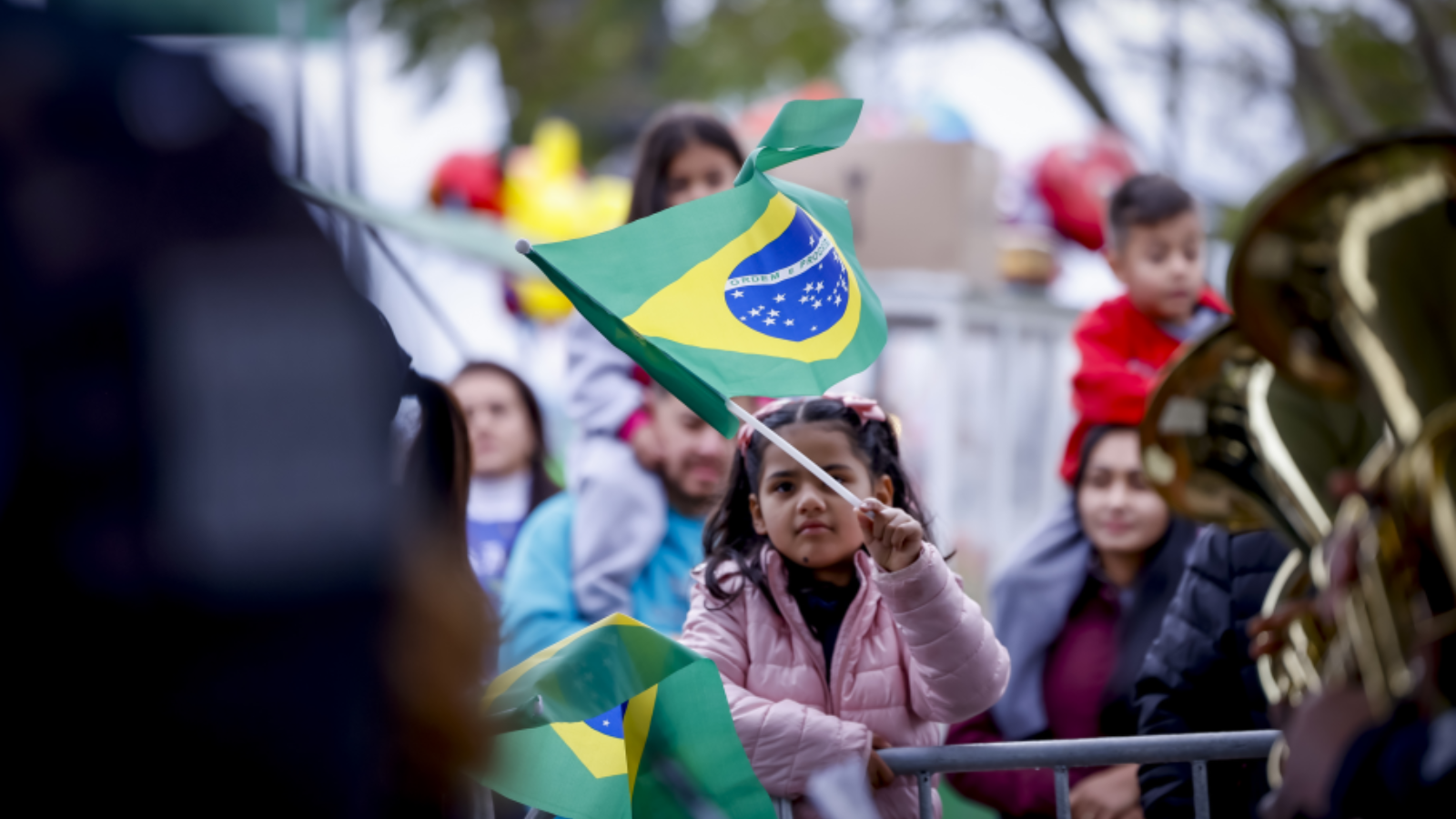 Desfile cívico-militar reúne cerca de 4 mil pessoas em Araucária