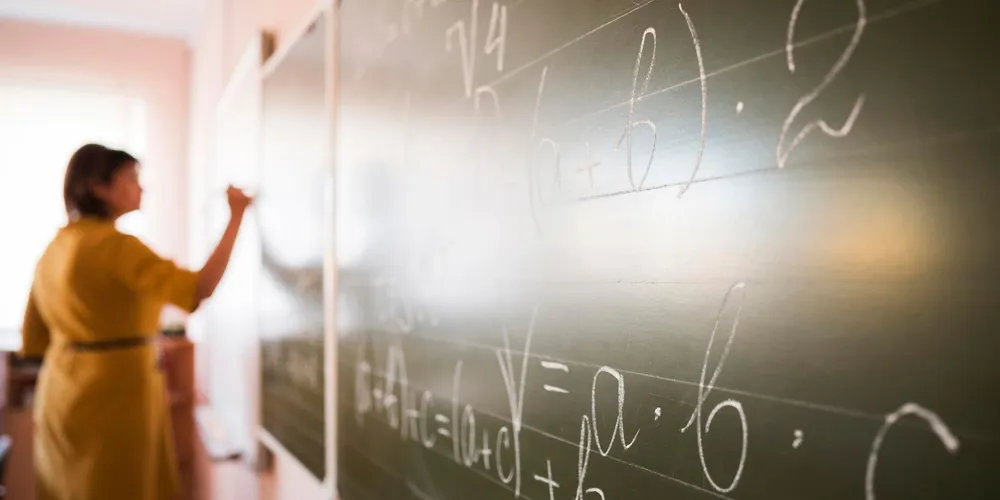 A professora recebeu orientações sobre os procedimentos que podem ser adotados