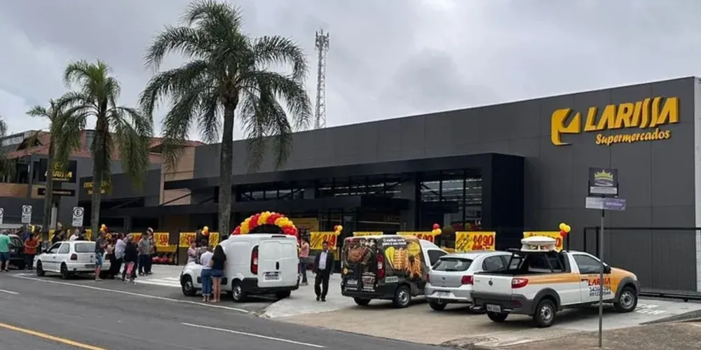 O supermercado Larissa Santa Paula está localizado na Rua Nicolau Klüppel Neto, 1529