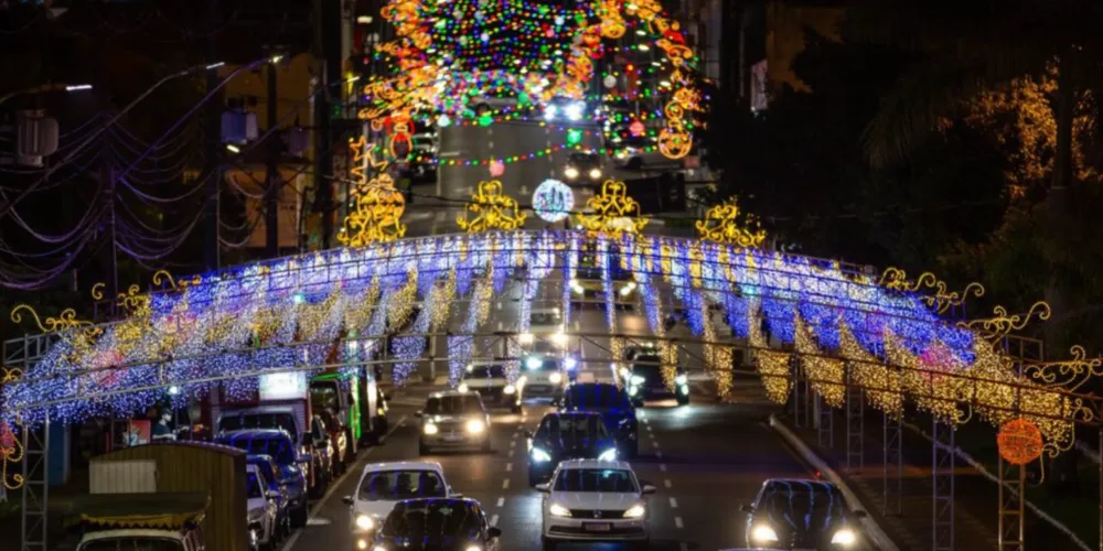 A decoração da Avenida Vicente Machado contará com um cordão luminoso de 3 mil metros