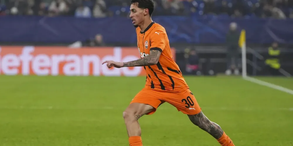 O meio-campista Marlon Gomes, de 22 anos, em ação pelo Shakhtar Donetsk antes de ser convocado para a Seleção Brasileira