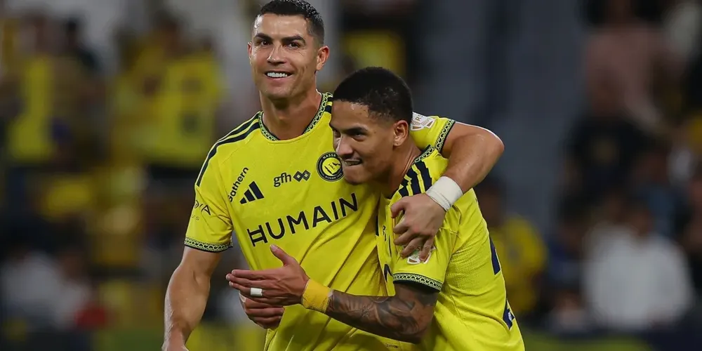 Cristiano Ronaldo comemora com Ângelo vitória do Al-Nassr contra o Al-Kholood