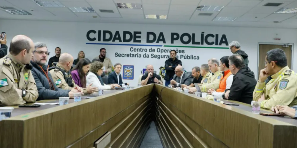 Defesa Civil e Bombeiros recomendam acompanhar os alertas oficiais, preparar uma bolsa de emergência e deixar áreas de risco.