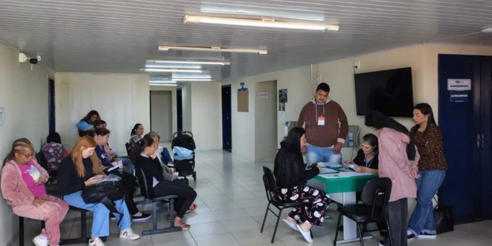 Equipes de atendimento orientam moradores e protocolam pedidos de isenção do IPTU nos CRAS de Ponta Grossa durante o mutirão "Isenção em Ação"