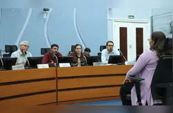 A sessão contou com a presença da presidente da CPI, vereadora Enfermeira Marisleidy (DEM), do relator Ede Pimentel (PDT) e dos membros Léo Farmacêutico (União) e Geraldo Stocco (PV).