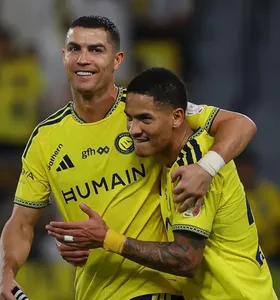 Cristiano Ronaldo brilha com hat-trick e comanda vitória do Al-Nassr em jogo de oito gols