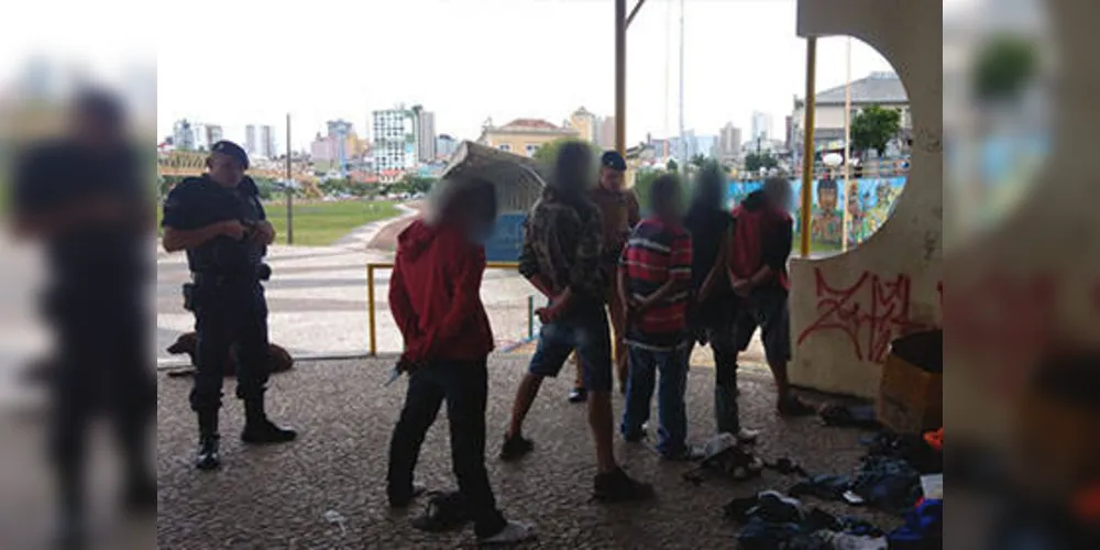Imagem ilustrativa da imagem Moradores de rua são alvo de revista após denúncias